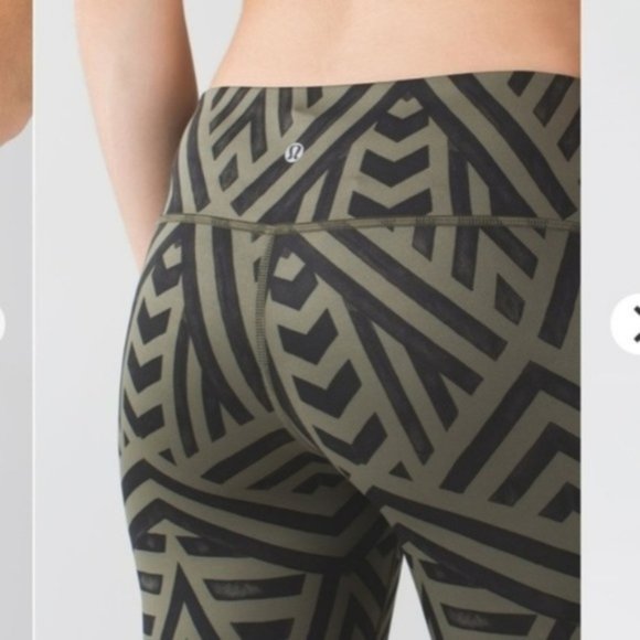 Lululemon Leggings chevron shuffle fatigue green + black - Picture 2 of 7